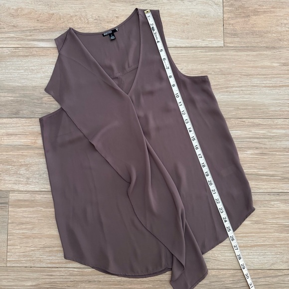 Valette Top - Picture 8 of 11